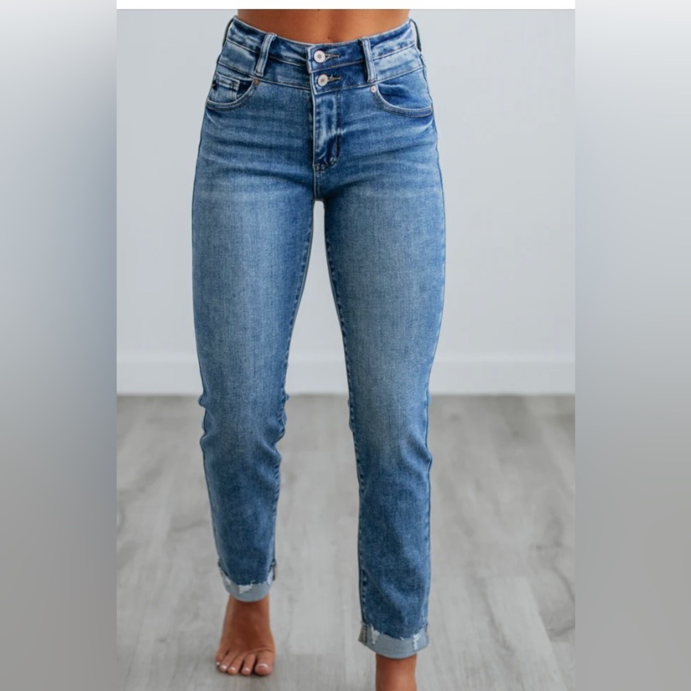 Cropped 2 button KanCan jeans